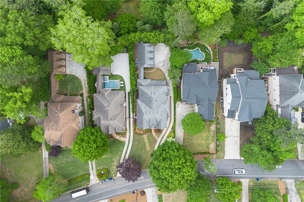 4005 N Stratford Road Ne, Atlanta, Georgia 30342, 6 Bedrooms Bedrooms, ,6 BathroomsBathrooms,Residential,For Sale,4005 N Stratford Road Ne,7567369