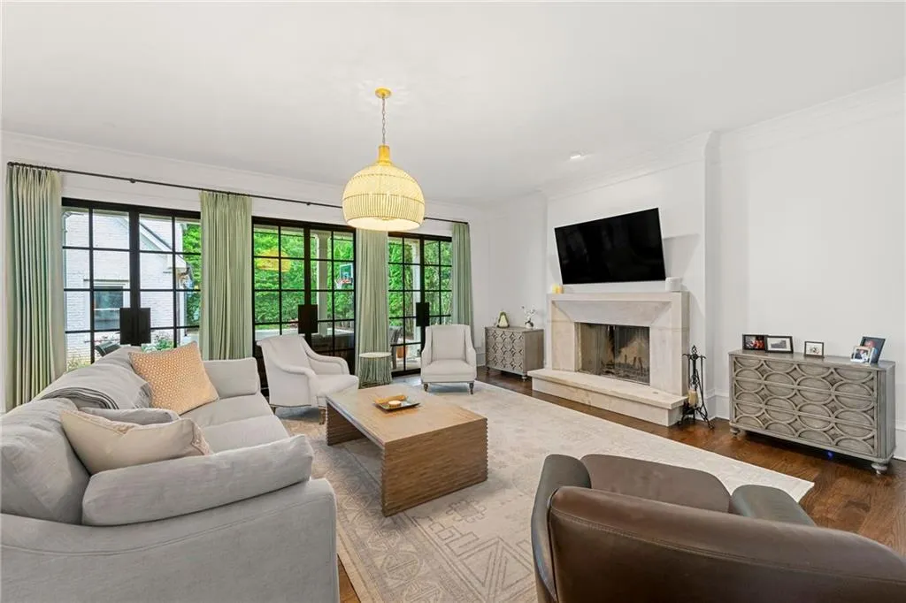 4005 N Stratford Road Ne, Atlanta, Georgia 30342, 6 Bedrooms Bedrooms, ,6 BathroomsBathrooms,Residential,For Sale,4005 N Stratford Road Ne,7567369