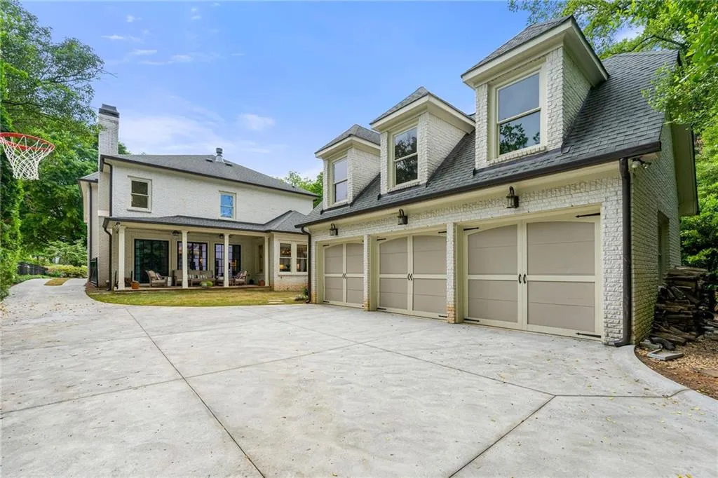 4005 N Stratford Road Ne, Atlanta, Georgia 30342, 6 Bedrooms Bedrooms, ,6 BathroomsBathrooms,Residential,For Sale,4005 N Stratford Road Ne,7567369