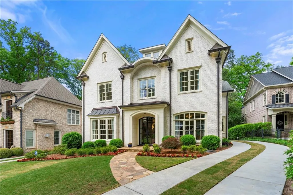 4005 N Stratford Road Ne, Atlanta, Georgia 30342, 6 Bedrooms Bedrooms, ,6 BathroomsBathrooms,Residential,For Sale,4005 N Stratford Road Ne,7567369