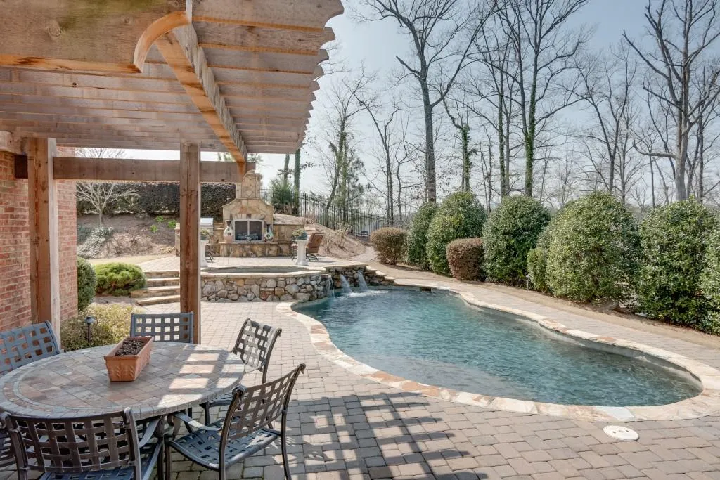 7782 Stables Drive, Atlanta, Georgia 30350, 7 Bedrooms Bedrooms, ,6 BathroomsBathrooms,Residential,Sold,7782 Stables Drive,5823392