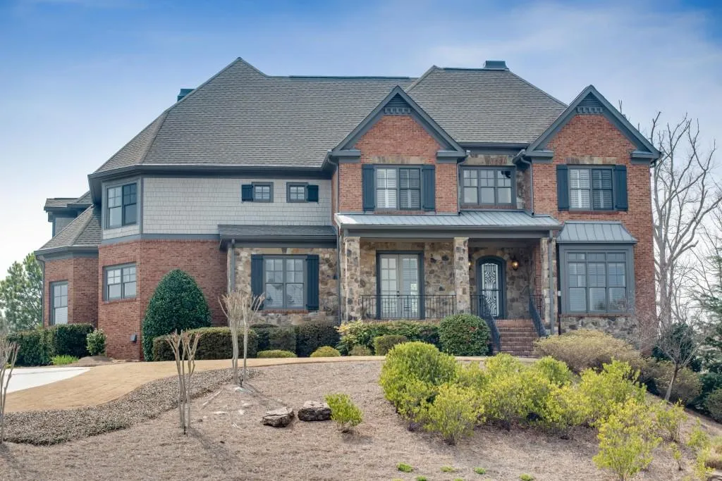 7782 Stables Drive, Atlanta, Georgia 30350, 7 Bedrooms Bedrooms, ,6 BathroomsBathrooms,Residential,Sold,7782 Stables Drive,5823392