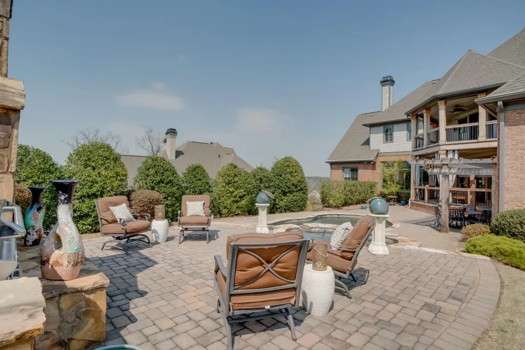 7782 Stables Drive, Atlanta, Georgia 30350, 7 Bedrooms Bedrooms, ,6 BathroomsBathrooms,Residential,Sold,7782 Stables Drive,5823392