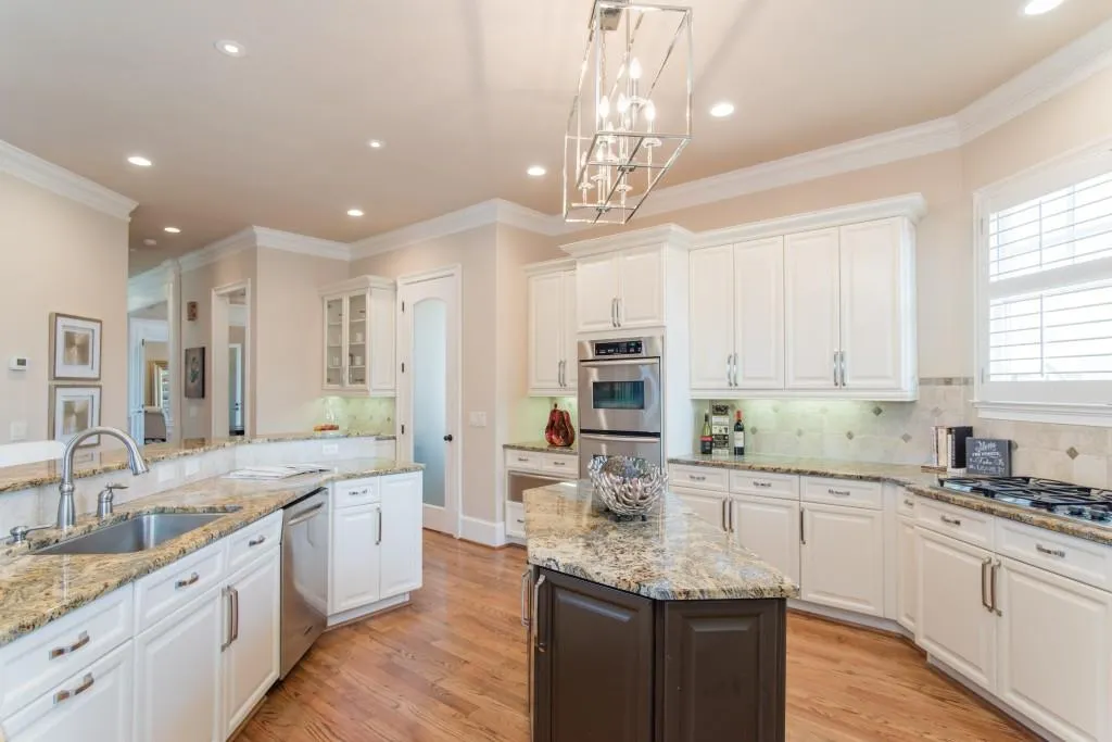 7782 Stables Drive, Atlanta, Georgia 30350, 7 Bedrooms Bedrooms, ,6 BathroomsBathrooms,Residential,Sold,7782 Stables Drive,5823392