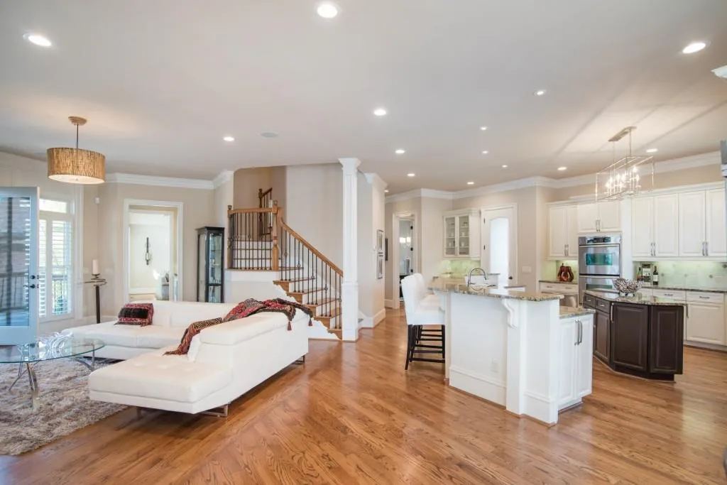 7782 Stables Drive, Atlanta, Georgia 30350, 7 Bedrooms Bedrooms, ,6 BathroomsBathrooms,Residential,Sold,7782 Stables Drive,5823392