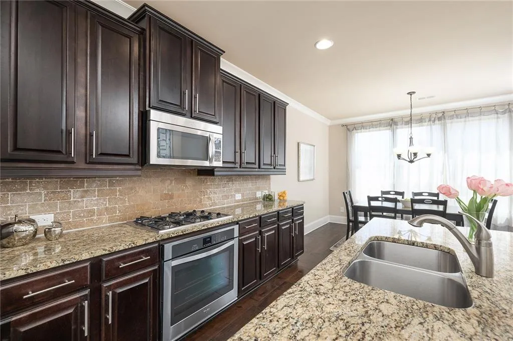 7760 Highland Bluff, Sandy Springs, Georgia 30328, 4 Bedrooms Bedrooms, ,2 BathroomsBathrooms,Residential,Sold,7760 Highland Bluff,7032763