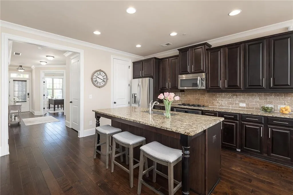 7760 Highland Bluff, Sandy Springs, Georgia 30328, 4 Bedrooms Bedrooms, ,2 BathroomsBathrooms,Residential,Sold,7760 Highland Bluff,7032763