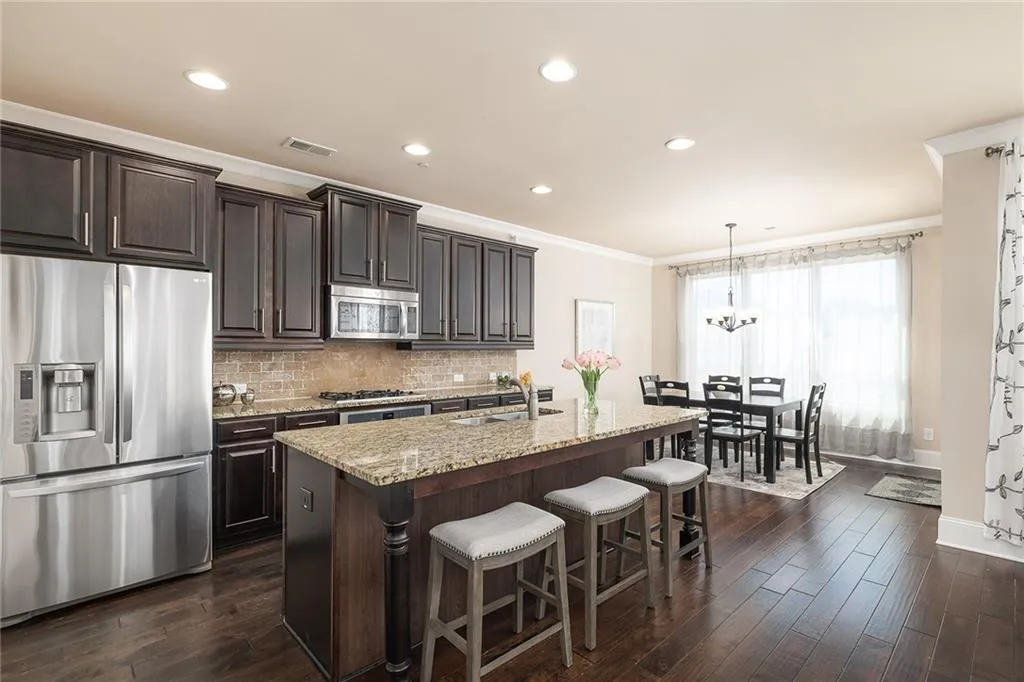 7760 Highland Bluff, Sandy Springs, Georgia 30328, 4 Bedrooms Bedrooms, ,2 BathroomsBathrooms,Residential,Sold,7760 Highland Bluff,7032763