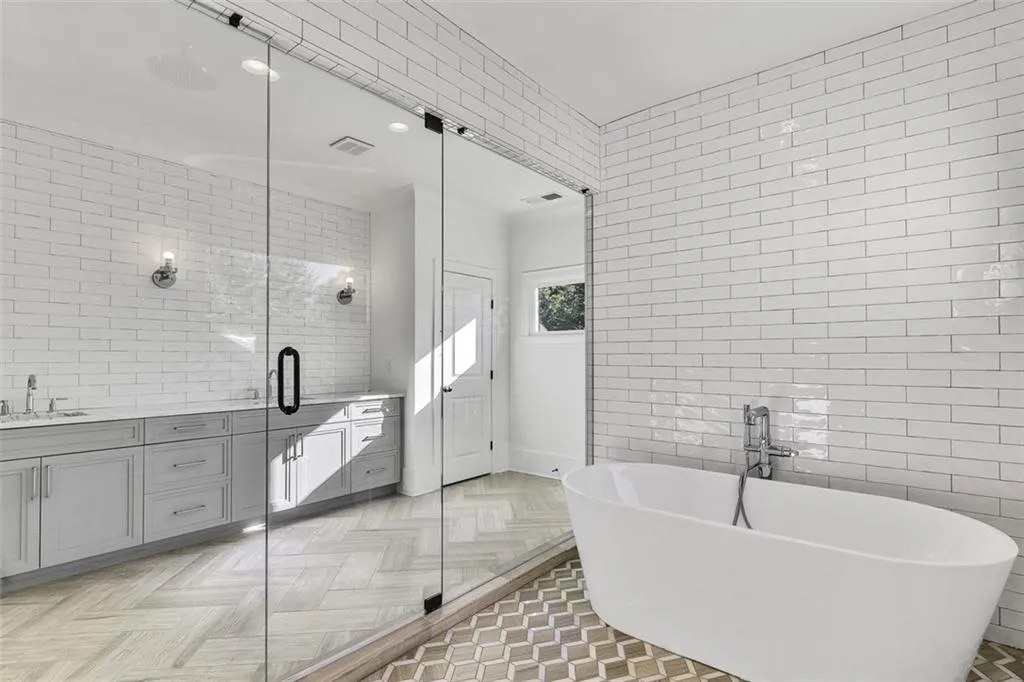 4132 Haverhill Drive Ne, Atlanta, Georgia 30342, 6 Bedrooms Bedrooms, ,7 BathroomsBathrooms,Residential,For Sale,4132 Haverhill Drive Ne,7640354