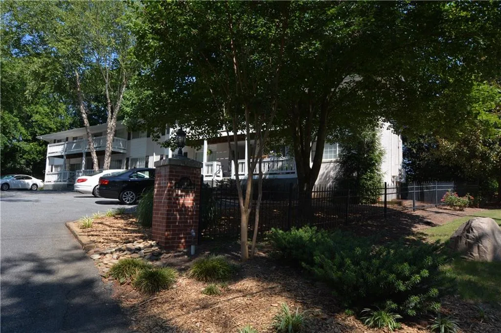 1990 Wellbourne Drive Ne Unit 8, Atlanta, Georgia 30324, 1 Bedroom Bedrooms, ,1 BathroomBathrooms,Residential,Sold,1990 Wellbourne Drive Ne Unit 8,5711480