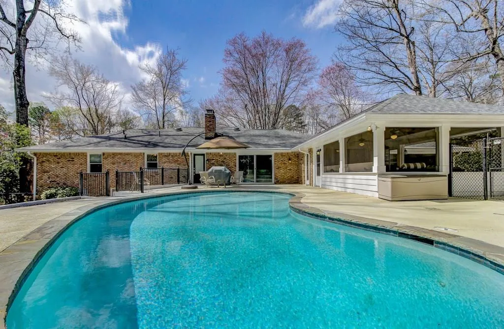 4755 Huntley Drive, Atlanta, Georgia 30342, 3 Bedrooms Bedrooms, ,2 BathroomsBathrooms,Residential,Sold,4755 Huntley Drive,5660388