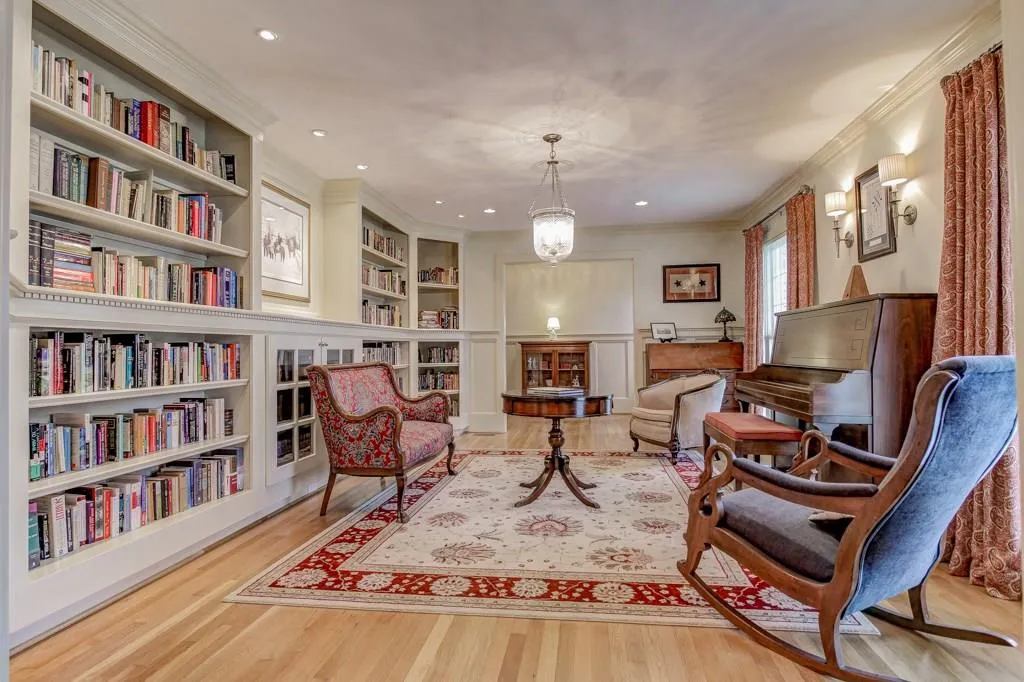 4755 Huntley Drive, Atlanta, Georgia 30342, 3 Bedrooms Bedrooms, ,2 BathroomsBathrooms,Residential,Sold,4755 Huntley Drive,5660388