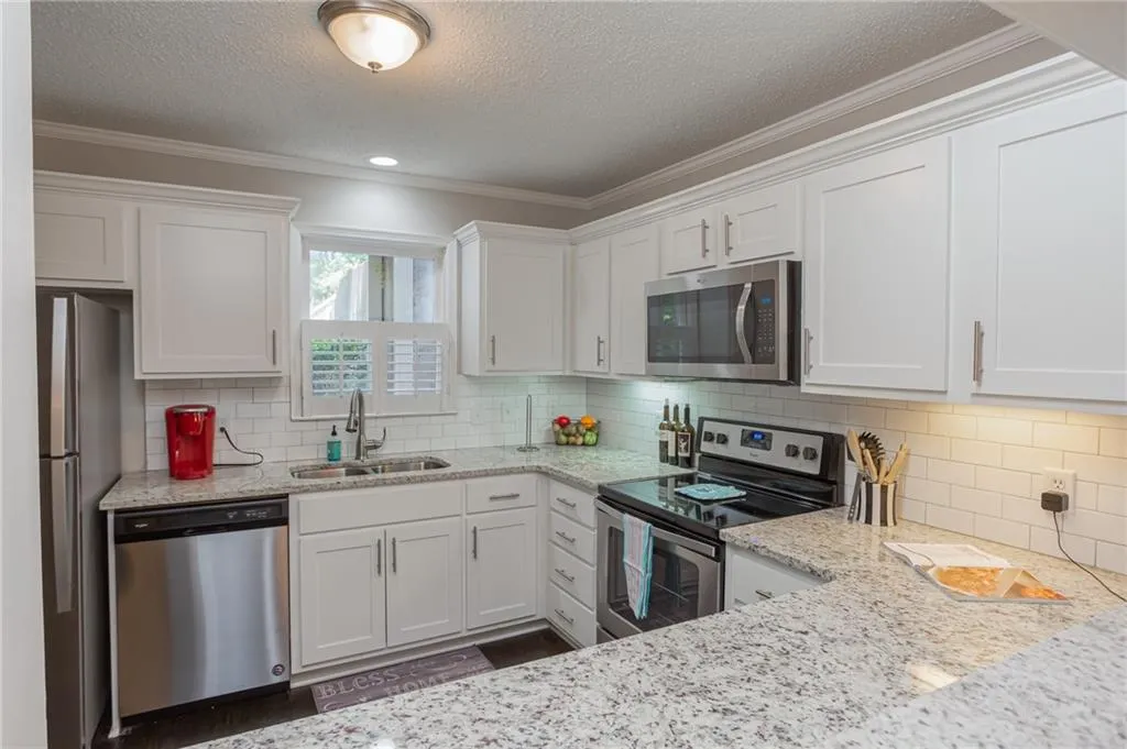 1100 Camden Court, Atlanta, Georgia 30327, 2 Bedrooms Bedrooms, ,2 BathroomsBathrooms,Residential,Sold,1100 Camden Court,6752717