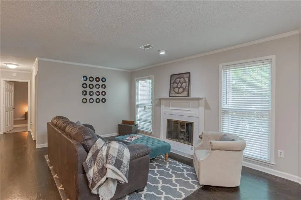 1100 Camden Court, Atlanta, Georgia 30327, 2 Bedrooms Bedrooms, ,2 BathroomsBathrooms,Residential,Sold,1100 Camden Court,6752717