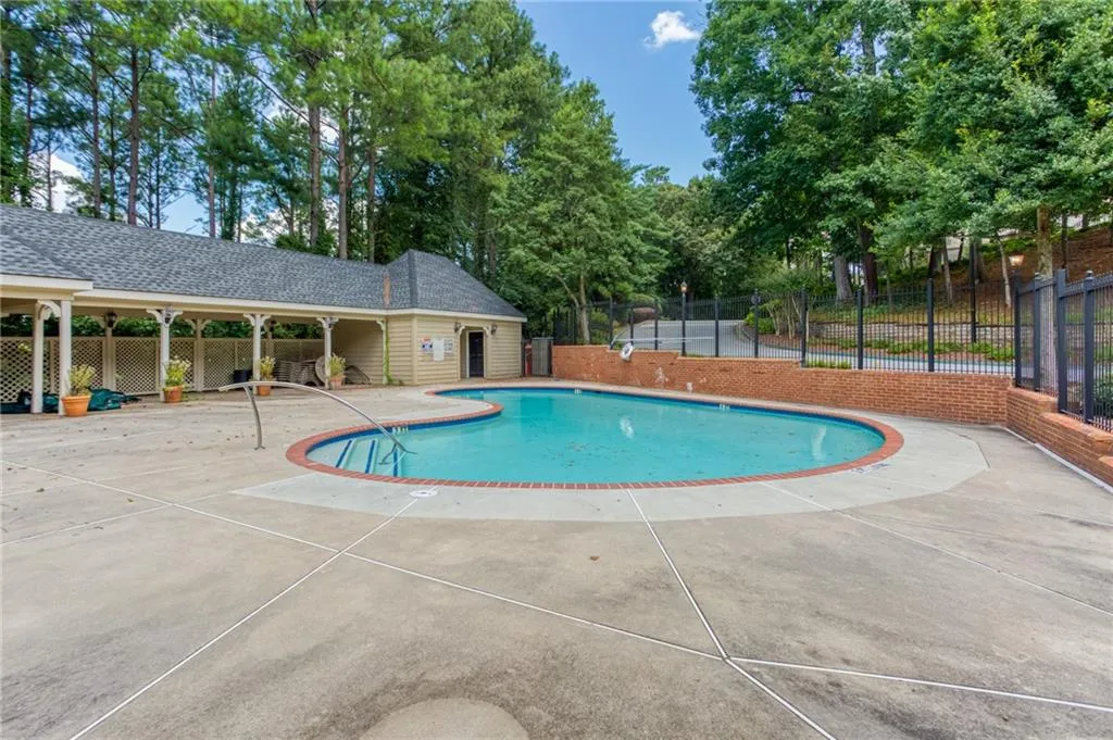 1100 Camden Court, Atlanta, Georgia 30327, 2 Bedrooms Bedrooms, ,2 BathroomsBathrooms,Residential,Sold,1100 Camden Court,6752717