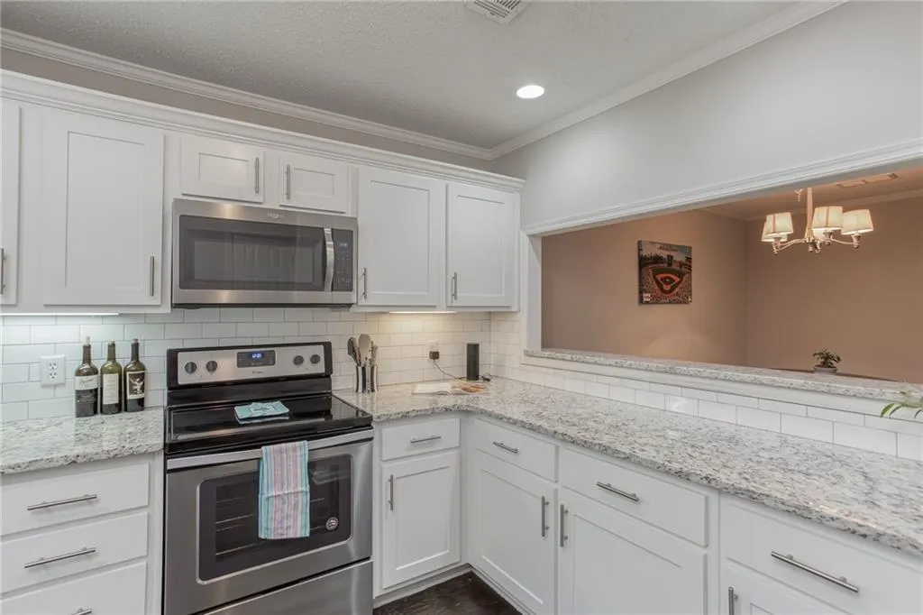 1100 Camden Court, Atlanta, Georgia 30327, 2 Bedrooms Bedrooms, ,2 BathroomsBathrooms,Residential,Sold,1100 Camden Court,6752717