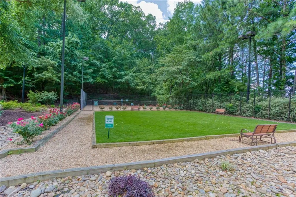 1100 Camden Court, Atlanta, Georgia 30327, 2 Bedrooms Bedrooms, ,2 BathroomsBathrooms,Residential,Sold,1100 Camden Court,6752717