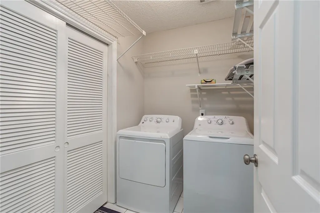 1100 Camden Court, Atlanta, Georgia 30327, 2 Bedrooms Bedrooms, ,2 BathroomsBathrooms,Residential,Sold,1100 Camden Court,6752717