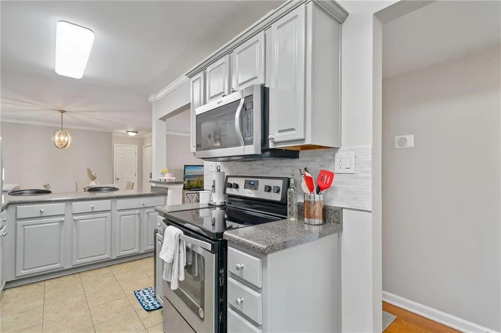 1807 Brighton Point Unit 18g, Atlanta, Georgia 30328, 3 Bedrooms Bedrooms, ,2 BathroomsBathrooms,Residential,For Sale,1807 Brighton Point Unit 18g,7627916
