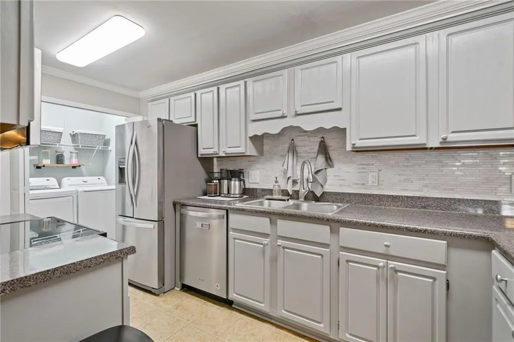 1807 Brighton Point Unit 18g, Atlanta, Georgia 30328, 3 Bedrooms Bedrooms, ,2 BathroomsBathrooms,Residential,For Sale,1807 Brighton Point Unit 18g,7627916