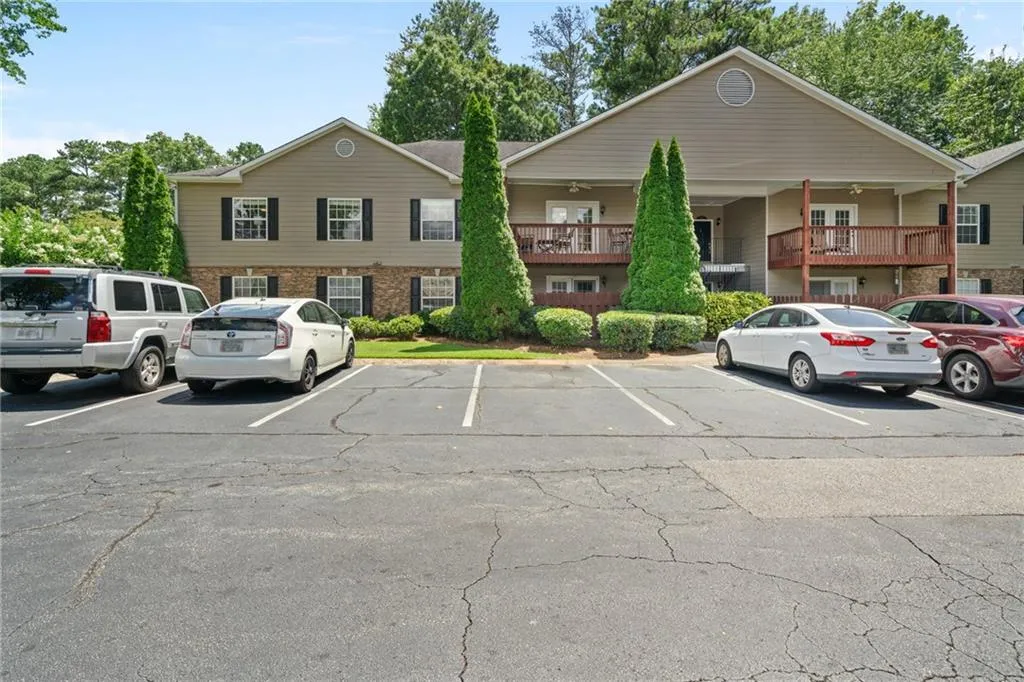 1807 Brighton Point Unit 18g, Atlanta, Georgia 30328, 3 Bedrooms Bedrooms, ,2 BathroomsBathrooms,Residential,For Sale,1807 Brighton Point Unit 18g,7627916