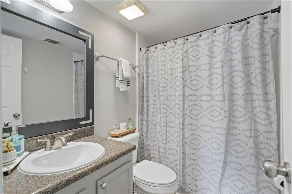1807 Brighton Point Unit 18g, Atlanta, Georgia 30328, 3 Bedrooms Bedrooms, ,2 BathroomsBathrooms,Residential,For Sale,1807 Brighton Point Unit 18g,7627916