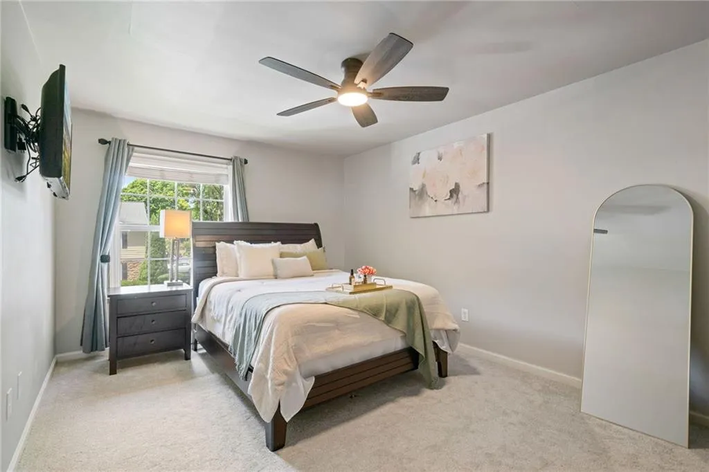 1807 Brighton Point Unit 18g, Atlanta, Georgia 30328, 3 Bedrooms Bedrooms, ,2 BathroomsBathrooms,Residential,For Sale,1807 Brighton Point Unit 18g,7627916