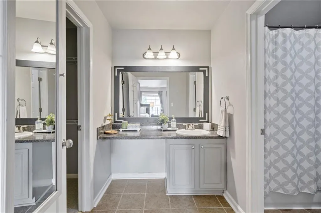 1807 Brighton Point Unit 18g, Atlanta, Georgia 30328, 3 Bedrooms Bedrooms, ,2 BathroomsBathrooms,Residential,For Sale,1807 Brighton Point Unit 18g,7627916