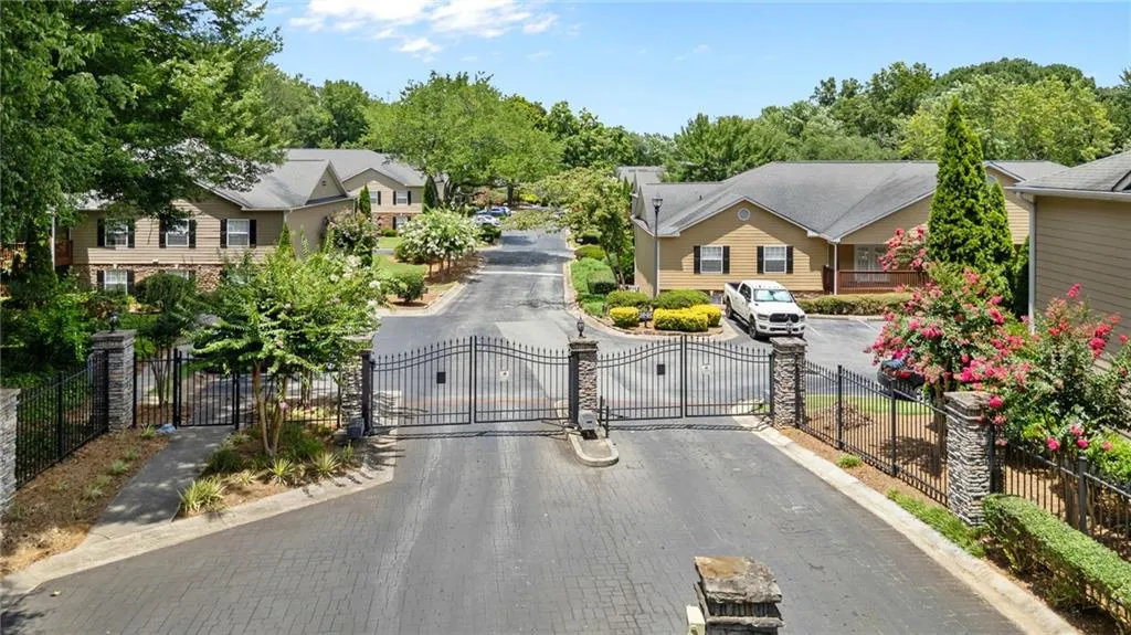 1807 Brighton Point Unit 18g, Atlanta, Georgia 30328, 3 Bedrooms Bedrooms, ,2 BathroomsBathrooms,Residential,For Sale,1807 Brighton Point Unit 18g,7627916
