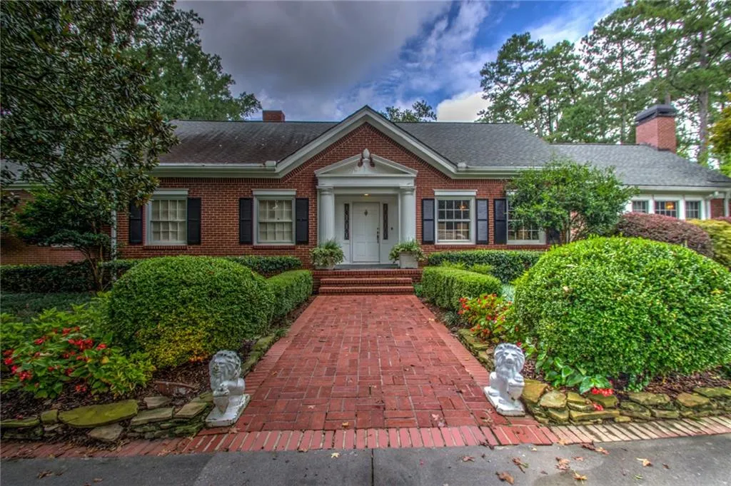 2950 Ridgewood Road Nw, Atlanta, Georgia 30327, 4 Bedrooms Bedrooms, ,4 BathroomsBathrooms,Residential,Sold,2950 Ridgewood Road Nw,5616612