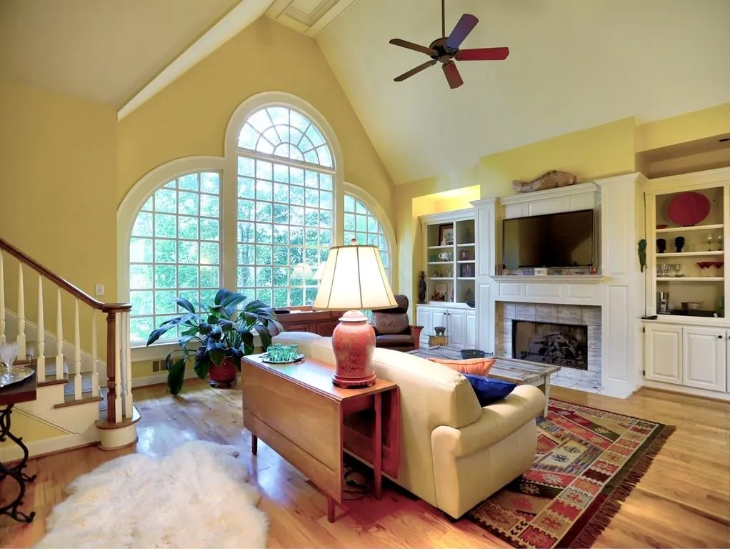 140 Grogans Lake Drive, Sandy Springs, Georgia 30350, 5 Bedrooms Bedrooms, ,4 BathroomsBathrooms,Residential,Sold,140 Grogans Lake Drive,6076442