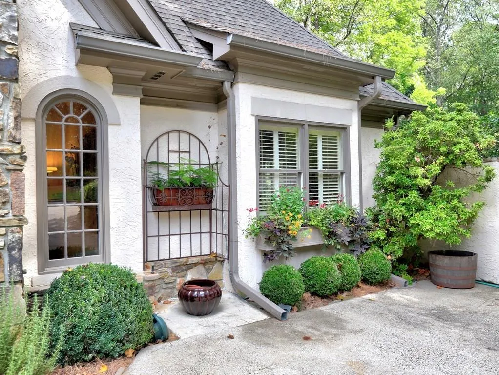 140 Grogans Lake Drive, Sandy Springs, Georgia 30350, 5 Bedrooms Bedrooms, ,4 BathroomsBathrooms,Residential,Sold,140 Grogans Lake Drive,6076442