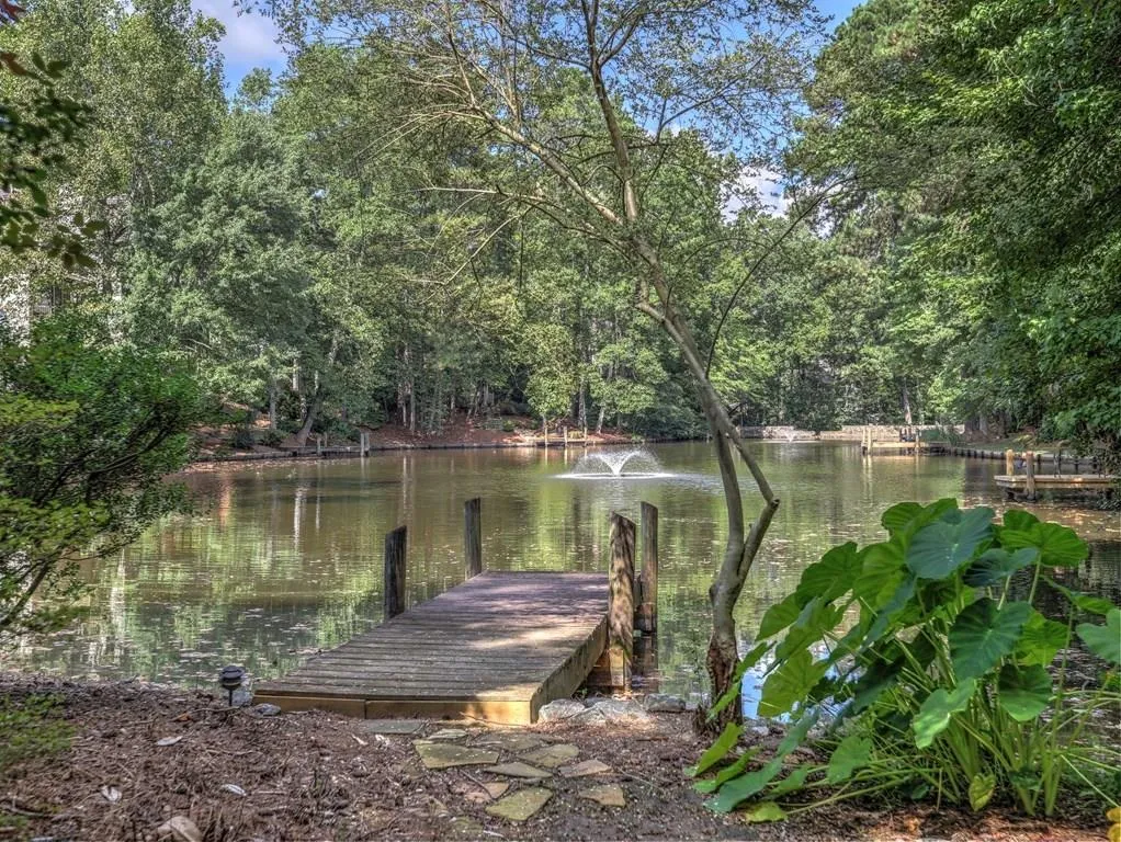 140 Grogans Lake Drive, Sandy Springs, Georgia 30350, 5 Bedrooms Bedrooms, ,4 BathroomsBathrooms,Residential,Sold,140 Grogans Lake Drive,6076442