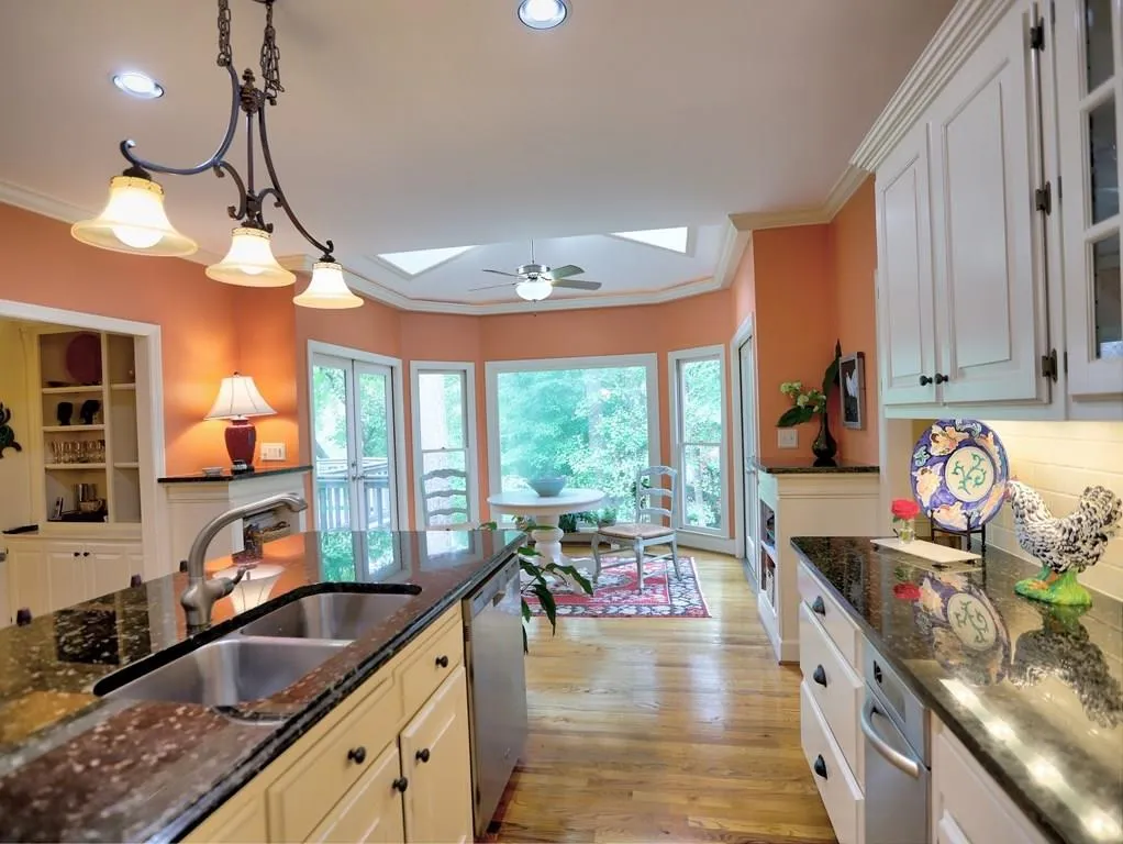 140 Grogans Lake Drive, Sandy Springs, Georgia 30350, 5 Bedrooms Bedrooms, ,4 BathroomsBathrooms,Residential,Sold,140 Grogans Lake Drive,6076442