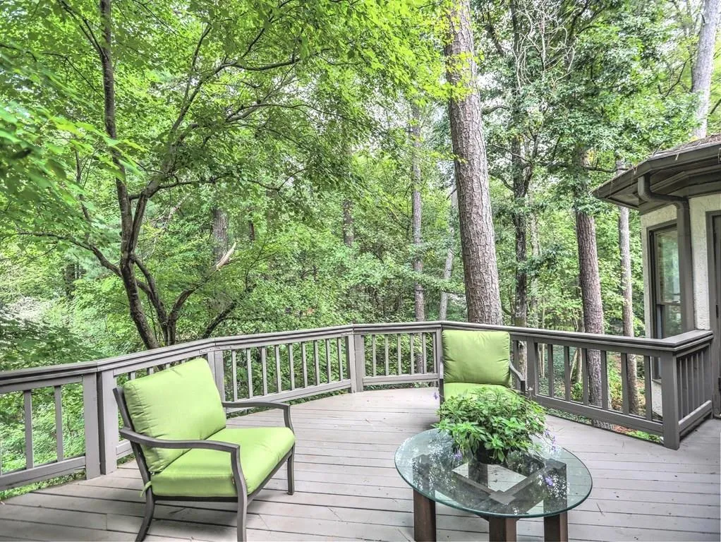 140 Grogans Lake Drive, Sandy Springs, Georgia 30350, 5 Bedrooms Bedrooms, ,4 BathroomsBathrooms,Residential,Sold,140 Grogans Lake Drive,6076442