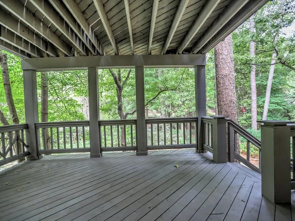 140 Grogans Lake Drive, Sandy Springs, Georgia 30350, 5 Bedrooms Bedrooms, ,4 BathroomsBathrooms,Residential,Sold,140 Grogans Lake Drive,6076442