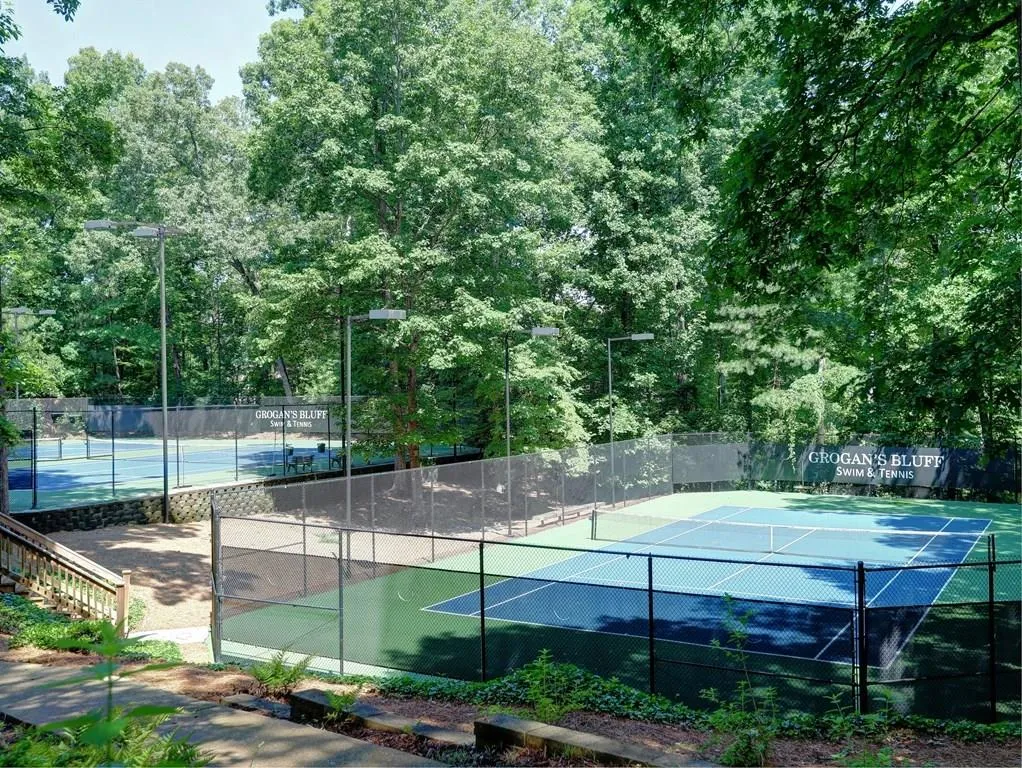 140 Grogans Lake Drive, Sandy Springs, Georgia 30350, 5 Bedrooms Bedrooms, ,4 BathroomsBathrooms,Residential,Sold,140 Grogans Lake Drive,6076442