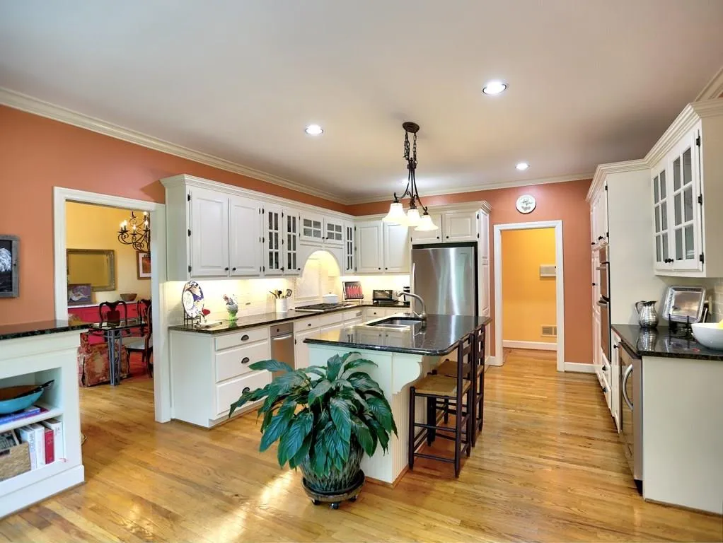 140 Grogans Lake Drive, Sandy Springs, Georgia 30350, 5 Bedrooms Bedrooms, ,4 BathroomsBathrooms,Residential,Sold,140 Grogans Lake Drive,6076442