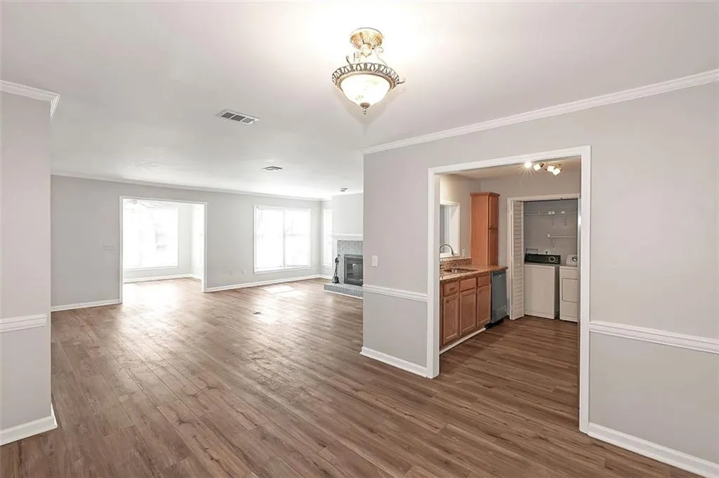 602 Abingdon Way, Atlanta, Georgia 30328, 2 Bedrooms Bedrooms, ,2 BathroomsBathrooms,Residential,For Sale,602 Abingdon Way,7747867