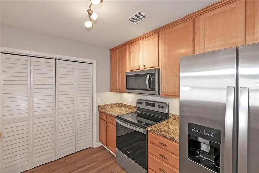 602 Abingdon Way, Atlanta, Georgia 30328, 2 Bedrooms Bedrooms, ,2 BathroomsBathrooms,Residential,For Sale,602 Abingdon Way,7747867