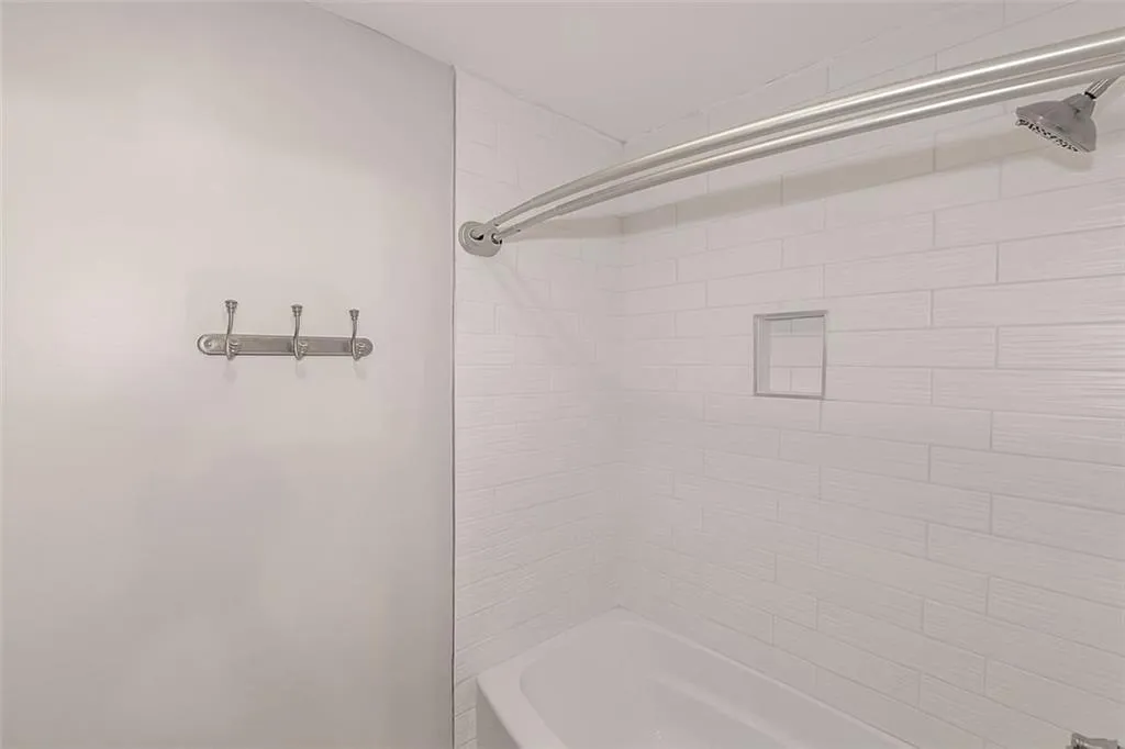 602 Abingdon Way, Atlanta, Georgia 30328, 2 Bedrooms Bedrooms, ,2 BathroomsBathrooms,Residential,For Sale,602 Abingdon Way,7747867