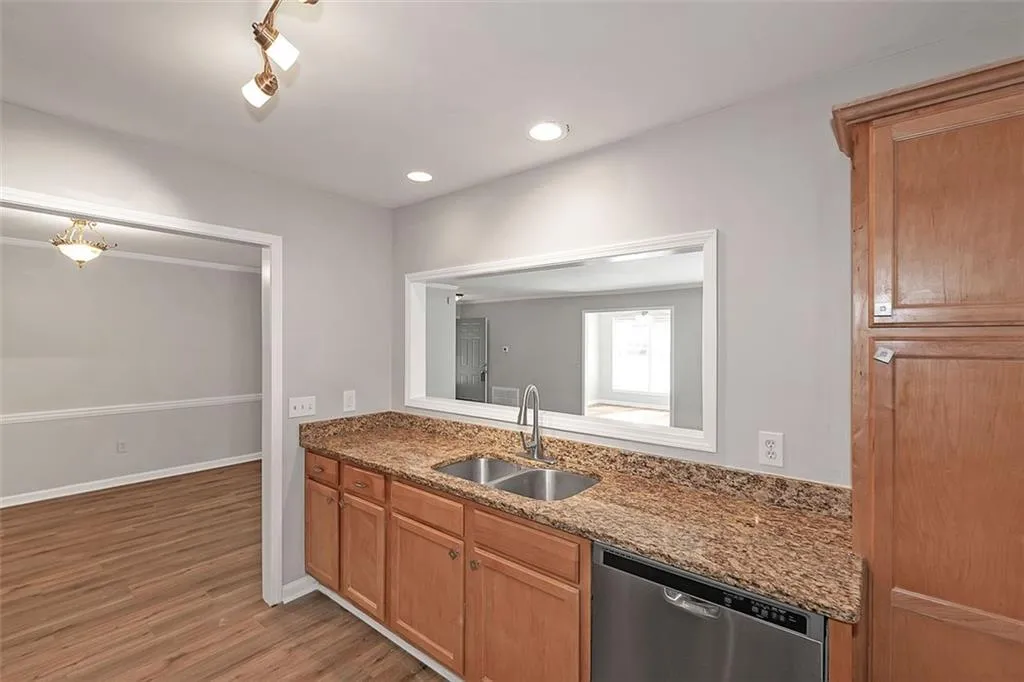 602 Abingdon Way, Atlanta, Georgia 30328, 2 Bedrooms Bedrooms, ,2 BathroomsBathrooms,Residential,For Sale,602 Abingdon Way,7747867