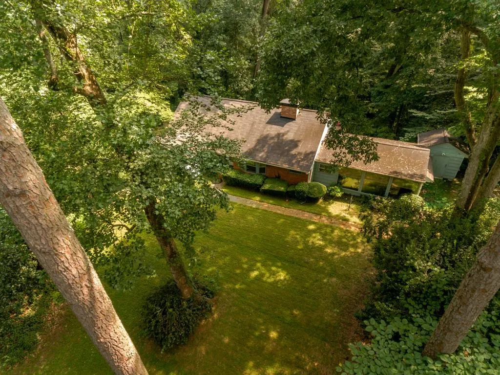 4795 Northside Drive, Sandy Springs, Georgia 30327, 3 Bedrooms Bedrooms, ,3 BathroomsBathrooms,Residential,Sold,4795 Northside Drive,6763653