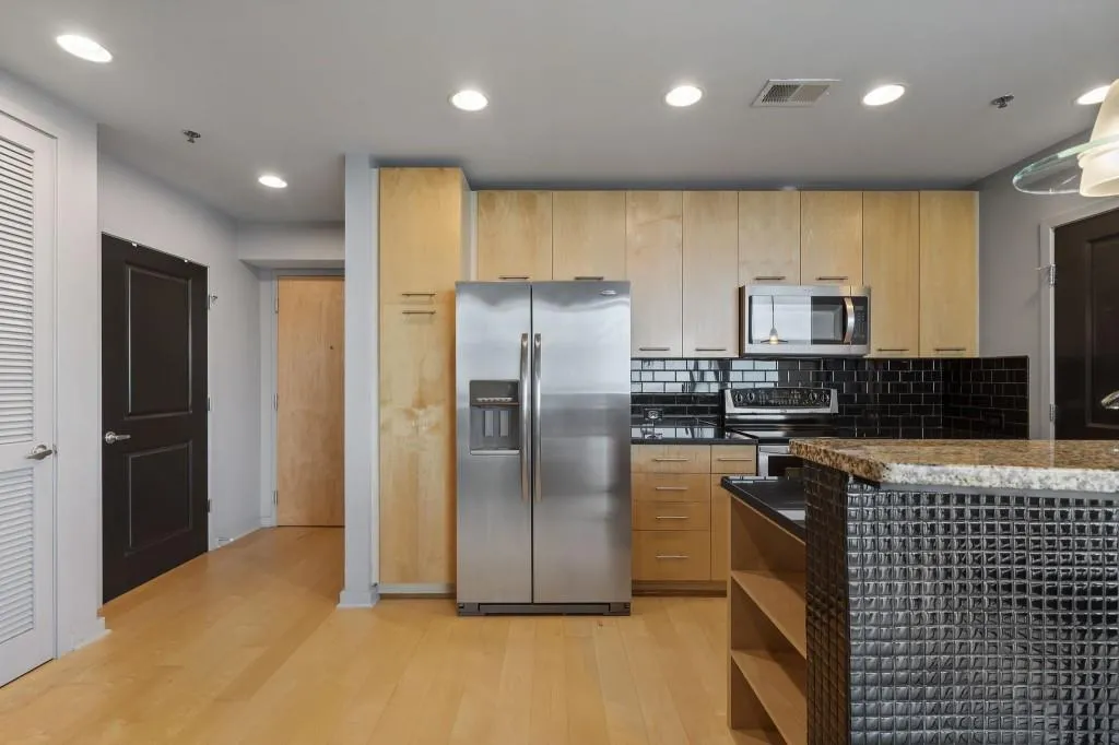3324 Peachtree Road Ne Unit 2918, Atlanta, Georgia 30326, 2 Bedrooms Bedrooms, ,2 BathroomsBathrooms,Residential,For Sale,3324 Peachtree Road Ne Unit 2918,7639353