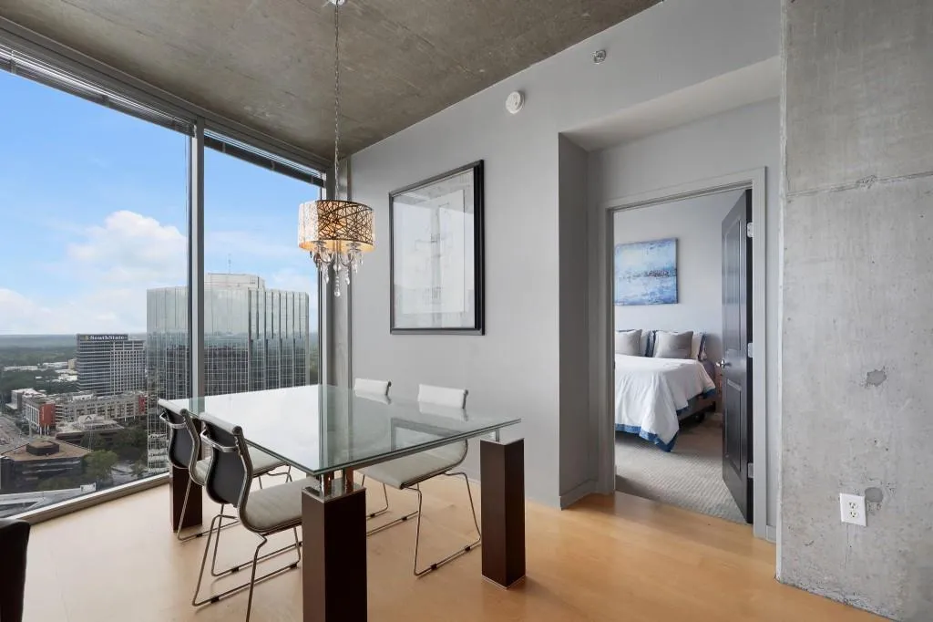 3324 Peachtree Road Ne Unit 2918, Atlanta, Georgia 30326, 2 Bedrooms Bedrooms, ,2 BathroomsBathrooms,Residential,For Sale,3324 Peachtree Road Ne Unit 2918,7639353