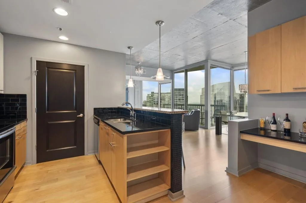 3324 Peachtree Road Ne Unit 2918, Atlanta, Georgia 30326, 2 Bedrooms Bedrooms, ,2 BathroomsBathrooms,Residential,For Sale,3324 Peachtree Road Ne Unit 2918,7639353