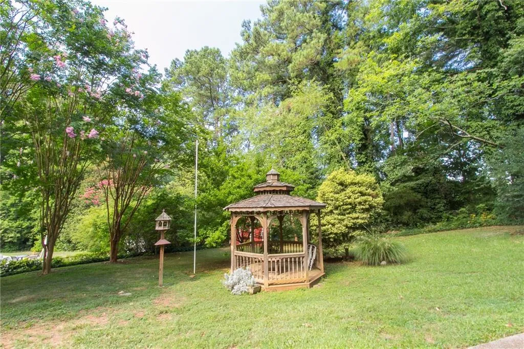 710 Starlight Drive, Atlanta, Georgia 30342, 4 Bedrooms Bedrooms, ,2 BathroomsBathrooms,Residential,Sold,710 Starlight Drive,5725000