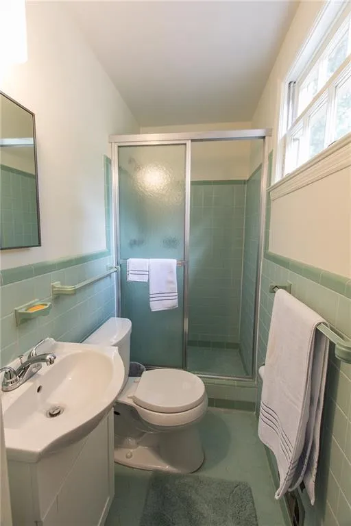 710 Starlight Drive, Atlanta, Georgia 30342, 4 Bedrooms Bedrooms, ,2 BathroomsBathrooms,Residential,Sold,710 Starlight Drive,5725000