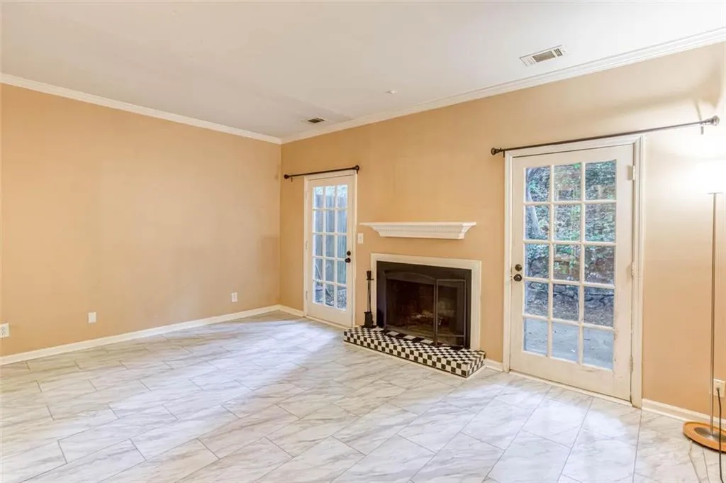 5580 Chemin De Vie, Atlanta, Georgia 30342, 2 Bedrooms Bedrooms, ,2 BathroomsBathrooms,Residential,Sold,5580 Chemin De Vie,6892293