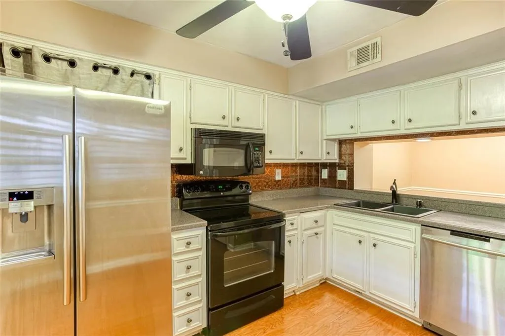5580 Chemin De Vie, Atlanta, Georgia 30342, 2 Bedrooms Bedrooms, ,2 BathroomsBathrooms,Residential,Sold,5580 Chemin De Vie,6892293